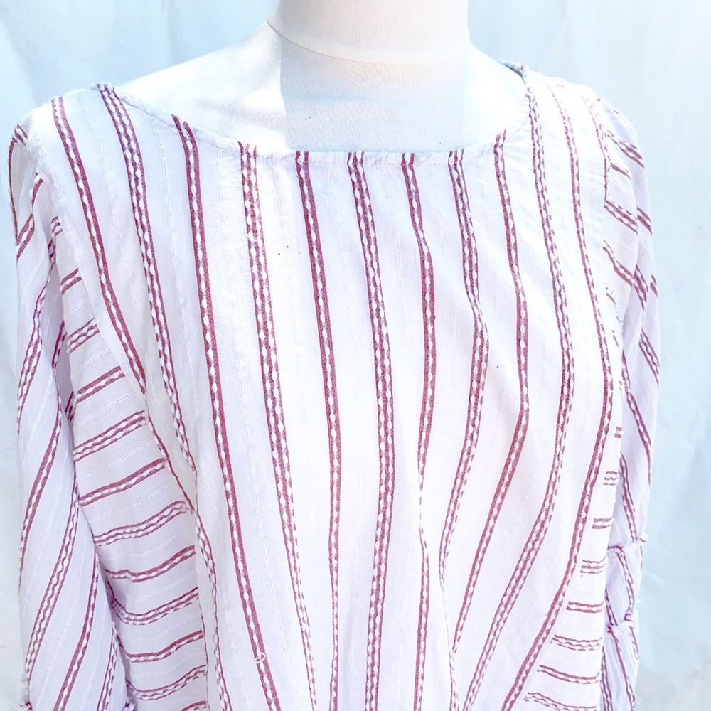 🎉HP🎉 Vince Camuto Embroidered Floral Top with embellished Sleeves - Picture 4 of 10